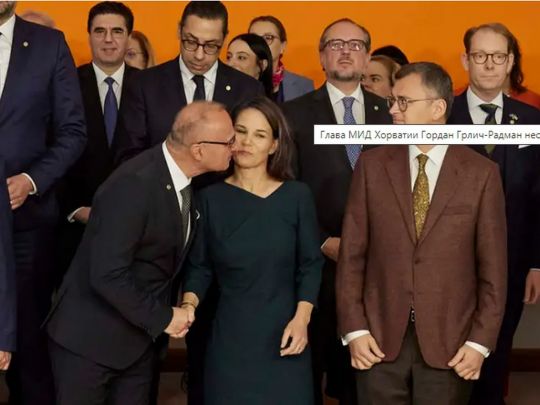 Гордан Грліч-Радман поцілував Анналену Бербок