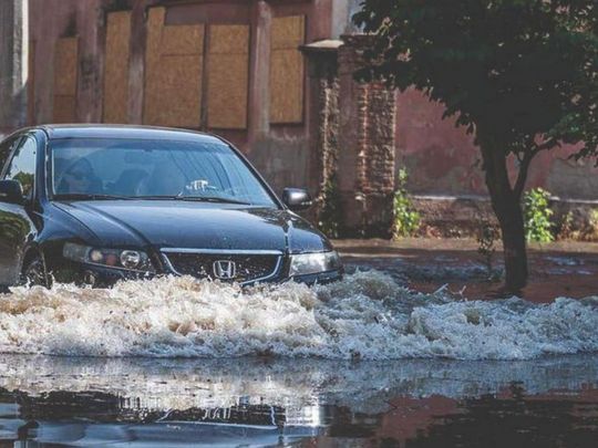 Машина у воді