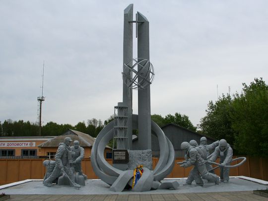 Монумент пожежним-«чорнобильцям»