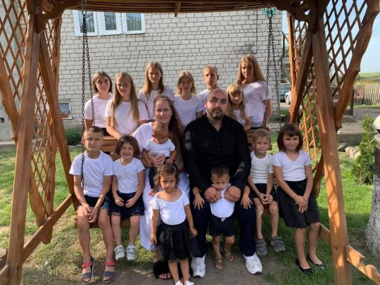 семья Степанюк воспитывает 17 детей