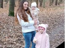 Убитые Юлия Хоменчук и ее маленькие дочери Даша и Маша