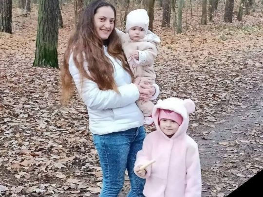 Убитые Юлия Хоменчук и ее маленькие дочери Даша и Маша