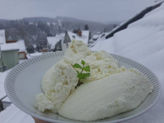 Домашній сир із йогурту