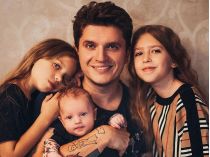 Анатолий Анатолич со своими детьми