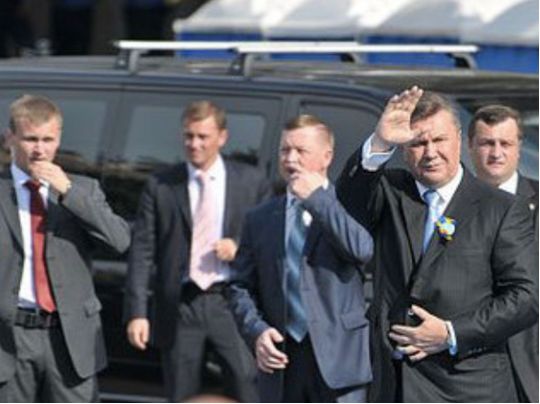 Янукович із охороною