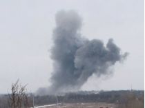 В окупованому Бердянську лунають вибухи, а в рф невідомі спалили залізницю