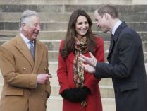 Король Чарльз III с Кейт Миддлтон и принцем Уильямом