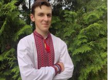 16-річний волонтер Віктор Главенко 