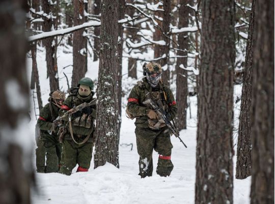 військові