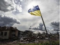 Боевой флаг Украины в Роботино на Запорожье
