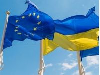 Прапори України та ЄС 