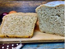 Цибулевий пшенично-житній хліб