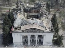 руины драмтеатра в Мариуполе