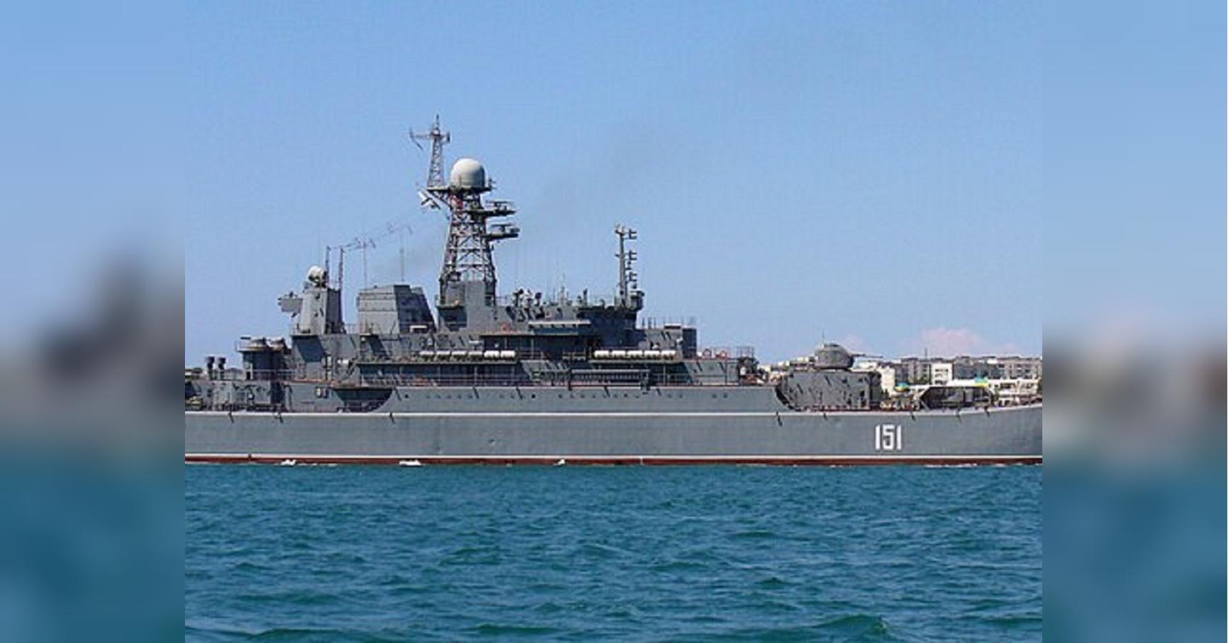 Два десантні кораблі росіян вражені внаслідок удару по Севастополю: росЗМІ повідомляють про десятки загиблих окупантів