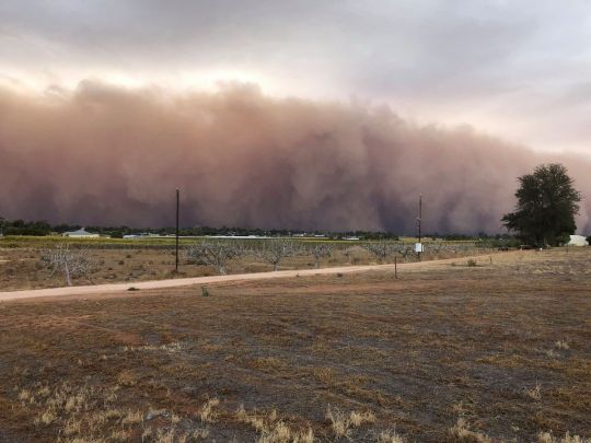 Пыловая буря в Австралии