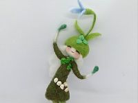 Іграшка майстрині Ірини Попової «дівчинка з проліском на капелюшку»