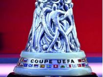 Подставка главного трофея Лиги Европы