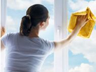 Сделайте так&nbsp;&mdash; и&nbsp;окна будут оставаться чистыми долго после Пасхи (видео)