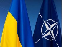Прапори НАТО та України