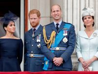 Принц Гарри с Меган Маркл и Кейт Миддлтон с принцем Уильямом