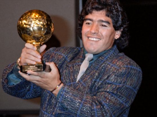 Дієго Марадона із Золотим м&#39;ячем найкращого гравця ЧС-1986