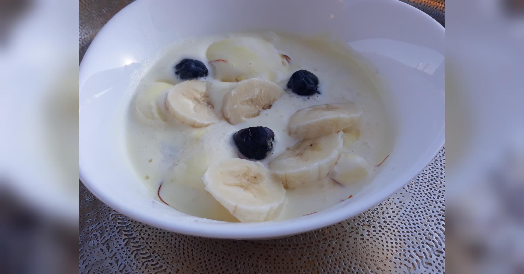 A dessert recipe with ice cream, banana and raisins from cook Ardia Diamanti