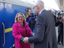 министр развития Германии Свен Шульце во время визита в Киев