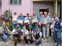 Украинские волонтеры и благотворители продолжают помогать жителям Херсона