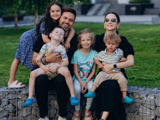 Родина Тімура та Інни Мірошниченків з дітьми