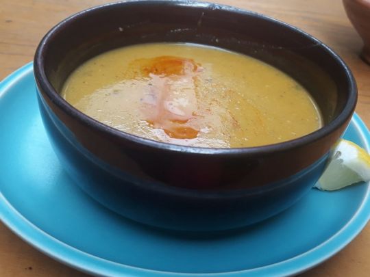 Гороховий суп із запеченим перцем