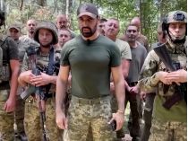 співак та військовий Віталій Козловський з побратимами з 22 окремої механізованої бригади