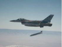F-16 при пуске ракеты. Фото иллюстративное, источник - US Air Force