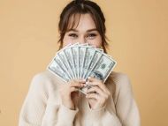 Премии, успешные инвестиции и&nbsp;повышение зарплаты: какие знаки зодиака разбогатеют до&nbsp;конца года