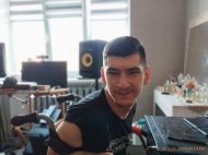 Працює за&nbsp;комп&rsquo;ютером лише підборіддям за&nbsp;допомогою губів, носа й&nbsp;олівця в&nbsp;зубах: паралізований репер з&nbsp;Полтавщини став волонтером ЗСУ