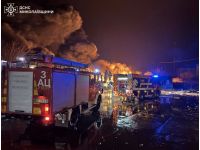 Пожежа у Миколаєві після обстрілу росіян, фото ДСНС