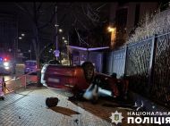 Машина перекинулась на&nbsp;дах: п&rsquo;яна водійка на&nbsp;&laquo;Теслі&raquo; вчинила смертельну ДТП, загинули двоє людей