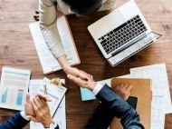 Роботи менше, а&nbsp;зарплата зростає: як&nbsp;закінчив рік ринок праці в&nbsp;Україні