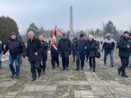 Пішли по&nbsp;кістках: під час покладання квітів до&nbsp;пам&rsquo;ятника радянським солдатам у&nbsp;Варшаві стався інцидент (відео)