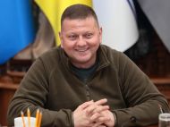 Руки справу пам&rsquo;ятають: Залужний показав, як&nbsp;влучно стріляє з&nbsp;пістолета