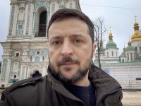 Володимир Зеленський звернувся до українців із Софійської площі. Фото із сайту президента України