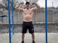 Без спортзалу й&nbsp;енергетиків: у&nbsp;45 років Юрій Балясний з&nbsp;Полтавщини демонструє унікальні фізичні можливості