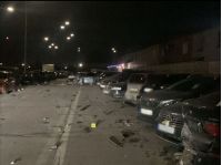 Чоловік не впорався із керуванням та в’їхав у 7 автомобілів, фото поліції