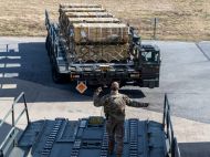 США призупинили військову допомогу Україні: літаки зі&nbsp;зброєю розвернулися назад до&nbsp;Штатів