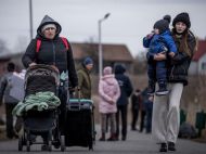Количество украинских беженцев может массово расти: эксперт назвал условия, при которых это произойдет