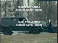 В Києві поліція шукає водія «Мерседеса», я кий втік від патрульних. Фото&nbsp;— скріншот