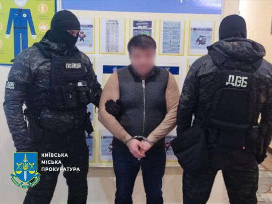 Підозрюваний в суді. Фото Київської міської прокуратури