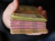 Міністерські тепер крутіші за&nbsp;військові: чиновникам різко підвищили зарплати