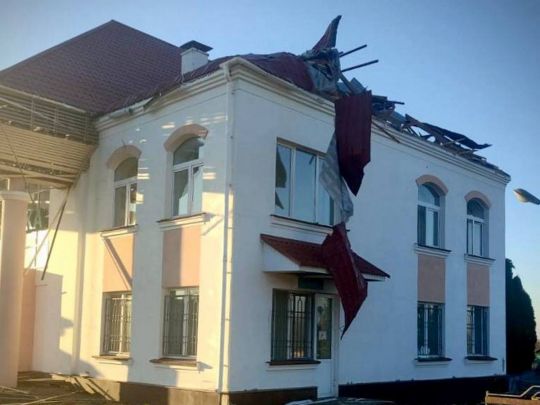 Вокзал в Семенівці постраждав під час атаки дронів. Фото ОВА
