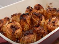 Куриные рулетики с&nbsp;сырно-томатной начинкой: отличная закуска и&nbsp;к&nbsp;праздничному столу, и&nbsp;на&nbsp;каждый день
