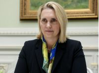 Посолка США в Украине Бриджит Бринк идет в выставку, фото из открытых источников